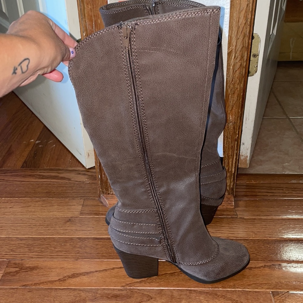 Knee high boots - Picture 2 of 4
